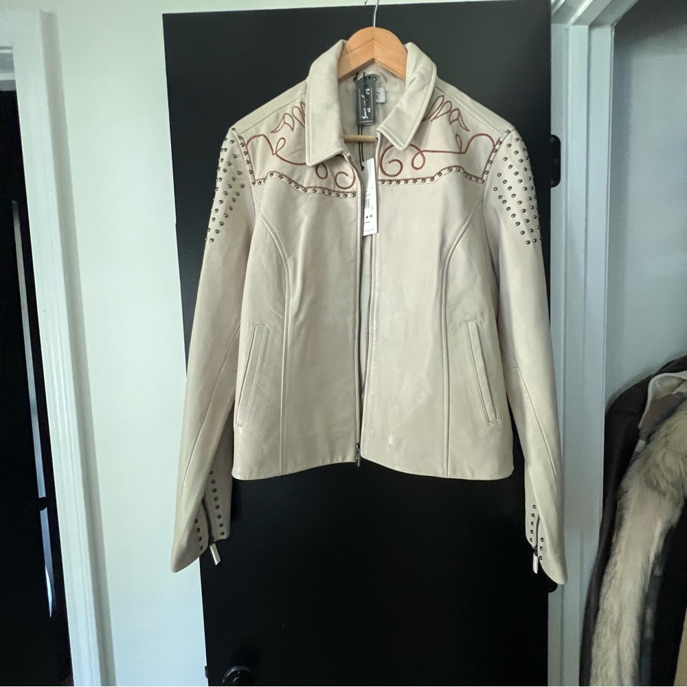 Genuine white leather jacket (RUNS SMALL)